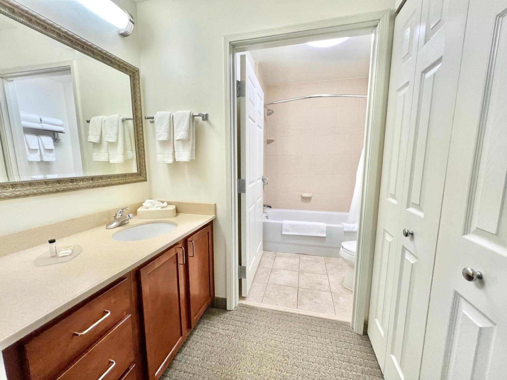Staybridge Suites Detroit-Novi By Ihg Buitenkant foto